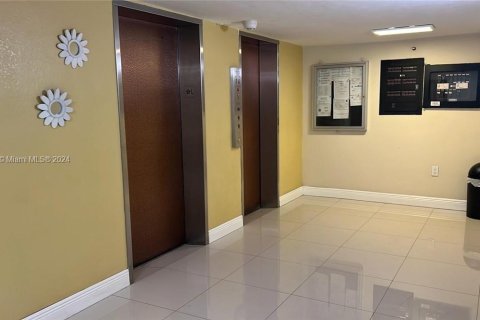 Condo in Sunny Isles Beach, Florida, 2 bedrooms  № 1309270 - photo 12