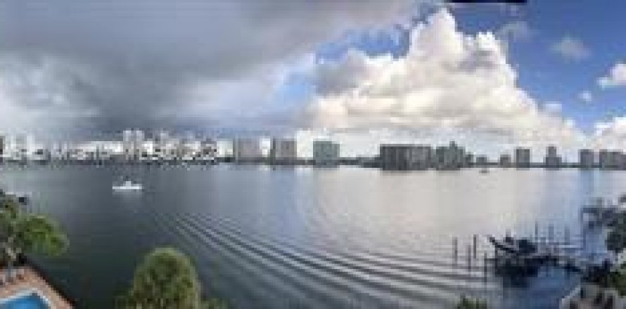 Condo in Sunny Isles Beach, Florida, 2 bedrooms  № 1309270