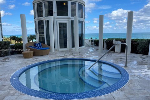 Condominio en venta en Sunny Isles Beach, Florida, 2 dormitorios, 175.21 m2 № 1013675 - foto 30