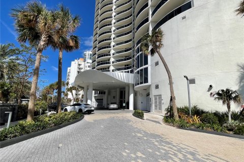 Copropriété à vendre à Sunny Isles Beach, Floride: 2 chambres, 175.21 m2 № 1013675 - photo 23