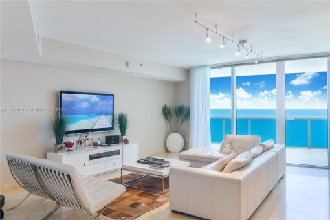 Condominio en venta en Sunny Isles Beach, Florida, 2 dormitorios, 175.21 m2 № 1013675 - foto 2
