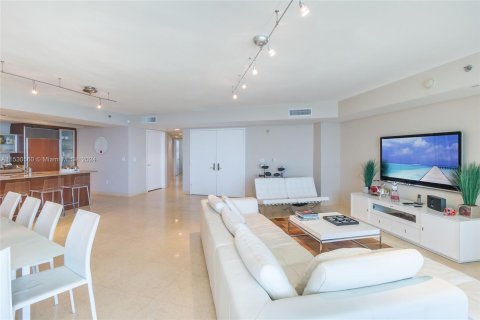 Condominio en venta en Sunny Isles Beach, Florida, 2 dormitorios, 175.21 m2 № 1013675 - foto 10