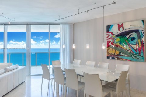 Condominio en venta en Sunny Isles Beach, Florida, 2 dormitorios, 175.21 m2 № 1013675 - foto 4