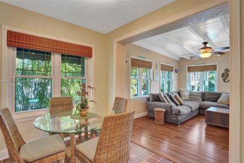 Villa ou maison à vendre à Hollywood, Floride: 2 chambres, 137.4 m2 № 1153346 - photo 17