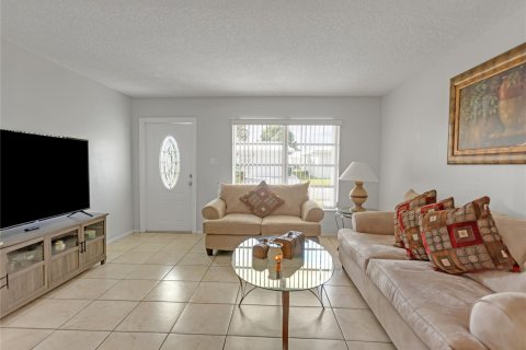 House in Tamarac, Florida 3 bedrooms, 121.24 sq.m. № 1116995 - photo 13