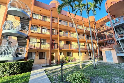 Condominio en venta en Hialeah, Florida, 2 dormitorios, 75.44 m2 № 1119200 - foto 2