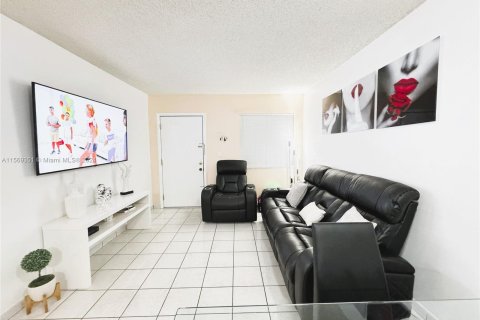 Condominio en venta en Hialeah, Florida, 2 dormitorios, 75.44 m2 № 1119200 - foto 20