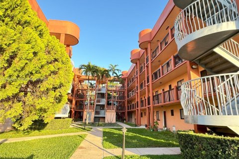 Condominio en venta en Hialeah, Florida, 2 dormitorios, 75.44 m2 № 1119200 - foto 29