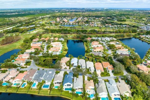 Villa ou maison à vendre à Palm Beach Gardens, Floride: 3 chambres, 250.09 m2 № 907556 - photo 1