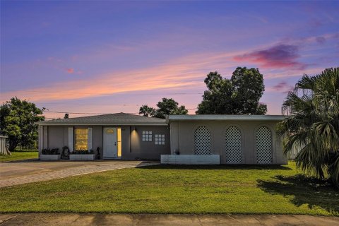 Villa ou maison à vendre à North Port, Floride: 2 chambres, 98.1 m2 № 1324927 - photo 1