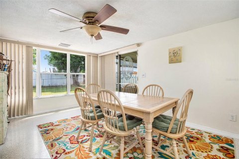 Villa ou maison à vendre à North Port, Floride: 2 chambres, 98.1 m2 № 1324927 - photo 5