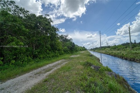 Propiedad comercial en venta en Miami, Florida № 1294314 - foto 14