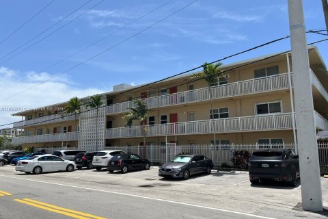 Copropriété à vendre à Fort Lauderdale, Floride: 2 chambres, 99.41 m2 № 1304997 - photo 2