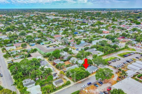 Commercial property in Lake Worth, Florida 123.37 sq.m. № 1151627 - photo 13