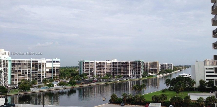 Condo à Hollywood, Floride, 2 chambres  № 2154