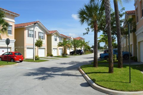 Touwnhouse à louer à Deerfield Beach, Floride: 3 chambres, 139.82 m2 № 1369229 - photo 1