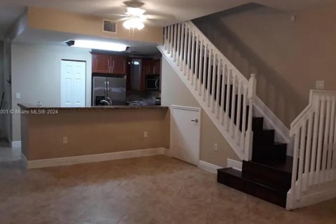 Townhouse in Deerfield Beach, Florida 3 bedrooms, 139.82 sq.m. № 1369229 - photo 3