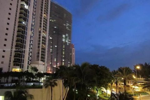 Copropriété à louer à Sunny Isles Beach, Floride: 33.44 m2 № 1369234 - photo 8