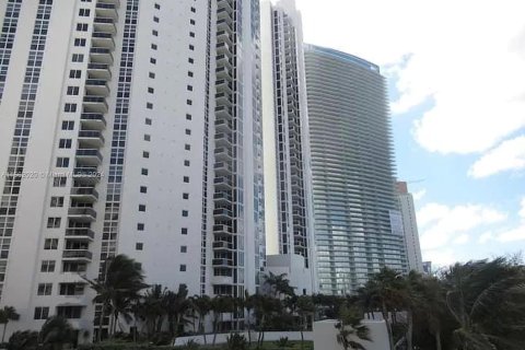 Copropriété à louer à Sunny Isles Beach, Floride: 33.44 m2 № 1369234 - photo 10