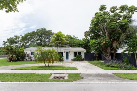 Touwnhouse à louer à Oakland Park, Floride: 1 chambre, 162.39 m2 № 1369231 - photo 1