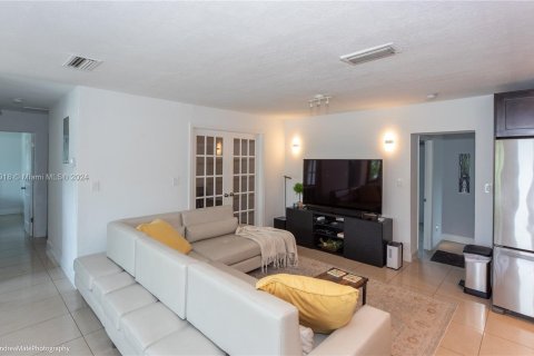 Adosado en alquiler en Oakland Park, Florida, 1 dormitorio, 162.39 m2 № 1369231 - foto 8