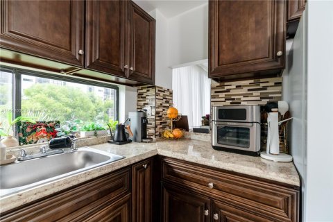 Condo in Sunny Isles Beach, Florida, 1 bedroom  № 1369232 - photo 12