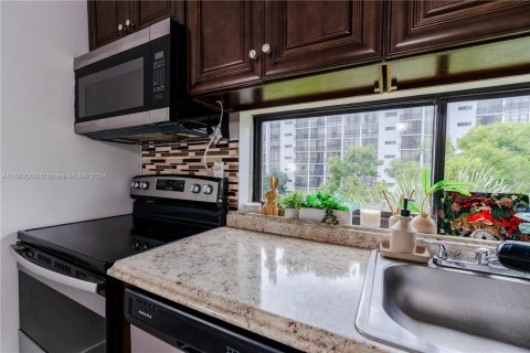 Condominio en venta en Sunny Isles Beach, Florida, 1 dormitorio, 71.26 m2 № 1369232 - foto 13