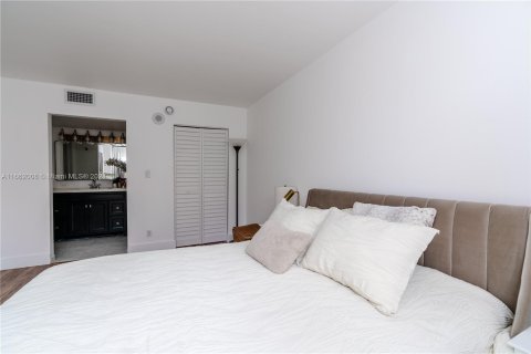 Condo in Sunny Isles Beach, Florida, 1 bedroom  № 1369232 - photo 26