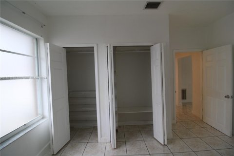 House in Miami, Florida 3 bedrooms, 121.61 sq.m. № 1368710 - photo 25