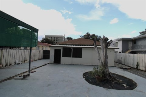 House in Miami, Florida 3 bedrooms, 121.61 sq.m. № 1368710 - photo 30