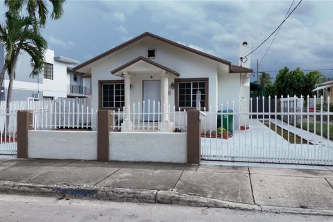 House in Miami, Florida 3 bedrooms, 121.61 sq.m. № 1368710 - photo 8