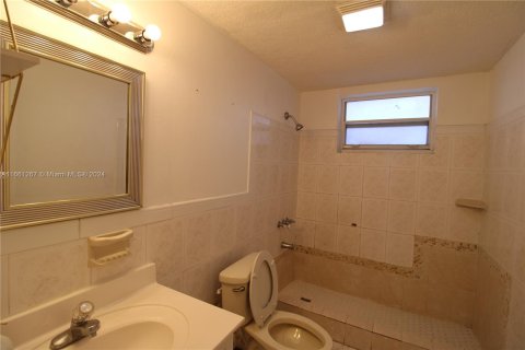 House in Miami, Florida 3 bedrooms, 121.61 sq.m. № 1368710 - photo 22