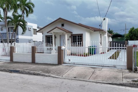 House in Miami, Florida 3 bedrooms, 121.61 sq.m. № 1368710 - photo 10