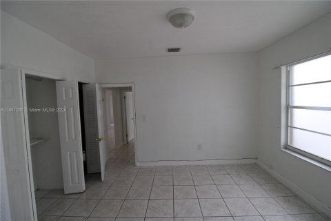 House in Miami, Florida 3 bedrooms, 121.61 sq.m. № 1368710 - photo 21