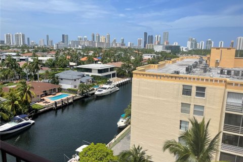 Copropriété à louer à North Miami Beach, Floride: 2 chambres, 73.58 m2 № 1368676 - photo 2