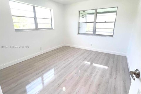 Condo in Deerfield Beach, Florida, 2 bedrooms  № 1418811 - photo 18