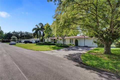 Villa ou maison à vendre à Miami, Floride: 3 chambres, 165.74 m2 № 1327620 - photo 1