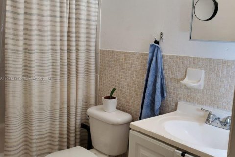 Condo in Dania Beach, Florida, 2 bedrooms  № 1327586 - photo 7