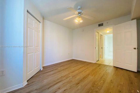 Condo in Pembroke Pines, Florida, 1 bedroom  № 1309672 - photo 16