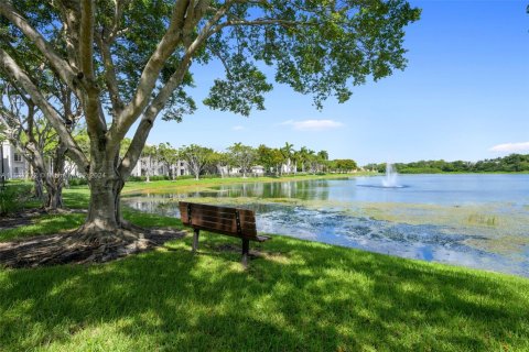 Condo in Pembroke Pines, Florida, 1 bedroom  № 1309672 - photo 22