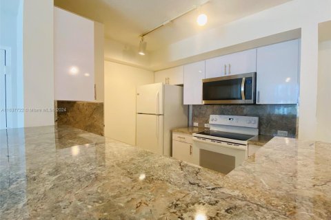 Condo in Pembroke Pines, Florida, 1 bedroom  № 1309672 - photo 1