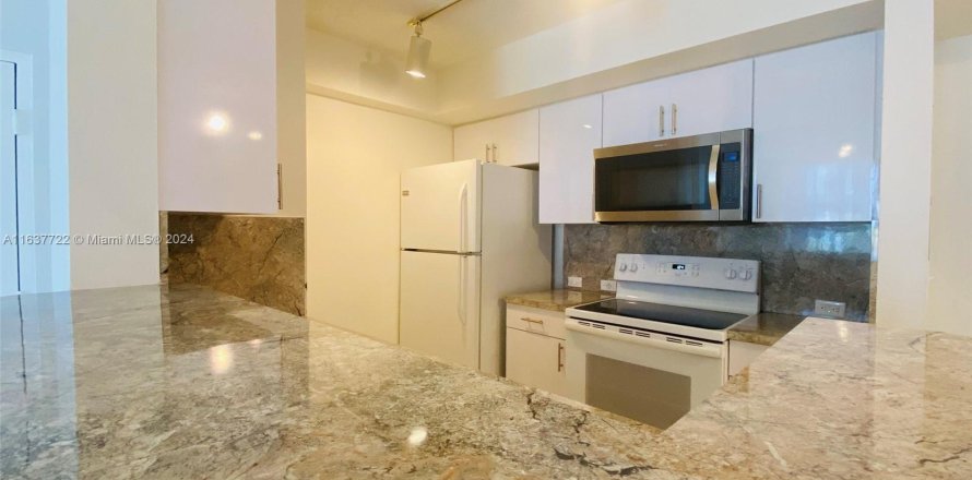 Condo in Pembroke Pines, Florida, 1 bedroom  № 1309672