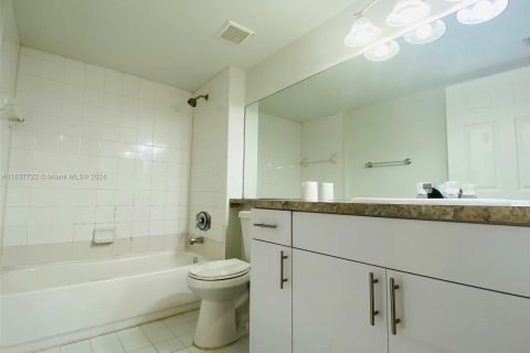 Condo in Pembroke Pines, Florida, 1 bedroom  № 1309672 - photo 11