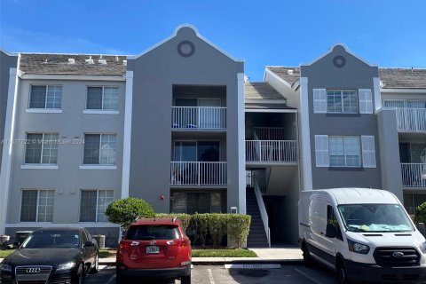 Condo in Pembroke Pines, Florida, 1 bedroom  № 1309672 - photo 20