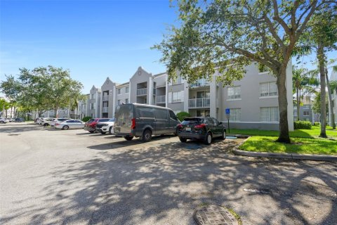 Condo in Pembroke Pines, Florida, 1 bedroom  № 1309672 - photo 23