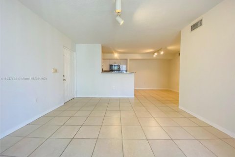 Condo in Pembroke Pines, Florida, 1 bedroom  № 1309672 - photo 7