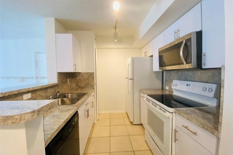 Condo in Pembroke Pines, Florida, 1 bedroom  № 1309672 - photo 3