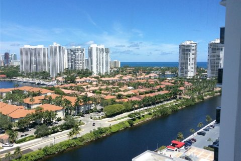 Condo in Aventura, Florida, 2 bedrooms  № 1309631 - photo 17