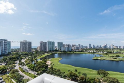 Condo in Aventura, Florida, 2 bedrooms  № 1309631 - photo 16