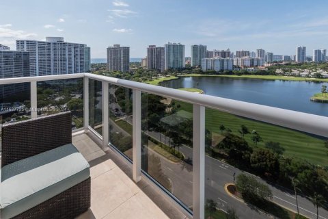 Condo in Aventura, Florida, 2 bedrooms  № 1309631 - photo 15